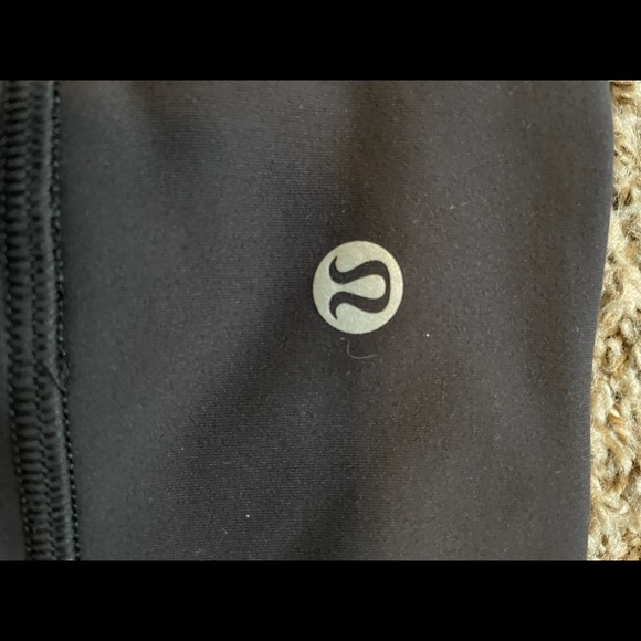 Like new invigorate high rise lululemon tight - Picture 9 of 9